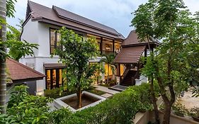 Sclass 2 Luxe Pools Villa & Breakfast , City Area